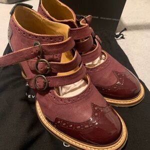 ✨ John Fluevog Kitchener – Fuscia Multi-Strap Heels (Size 6.5) ✨